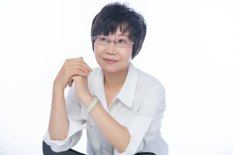 静言读书会·独家专访｜百万级家庭教育畅销书作家刘称莲：你为何读遍育儿书仍不会教娃？答案藏在……