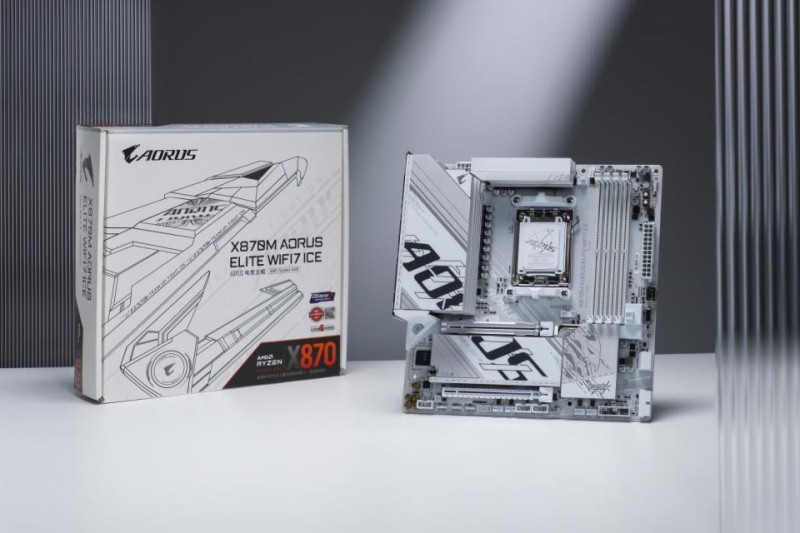 暑期装机精致和强悍“我都要”，X870M冰雕主板测评