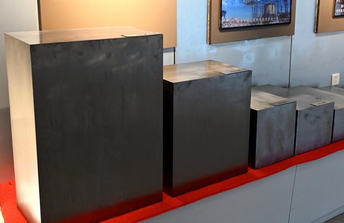 企业特厚钢板展品。人民网记者 王玉兴摄