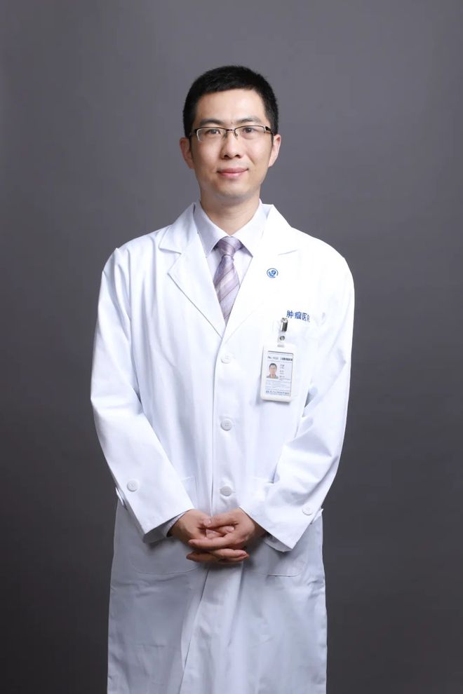 8月23日，复旦大学附属肿瘤医院胸外科专家李斌到太原市人民医院出诊