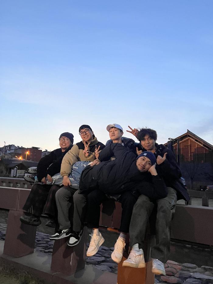 朱铁雄（后排右二）与伙伴们（受访者供图）