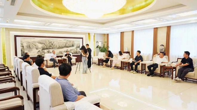 “三晋人大代表采风团”调研组与记者团到中德集团调研采风