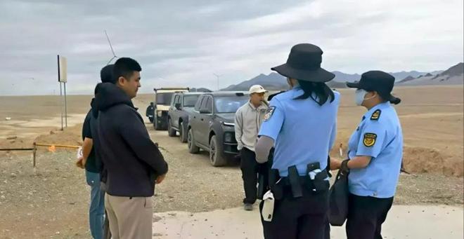 “执法＋服务”双举措提升茫崖市容为旅游添彩