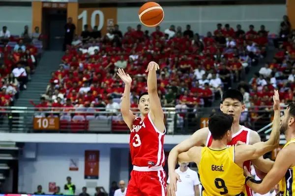 男篮热身赛｜中国男篮75-72险胜波黑，胡金秋16分6板，雷蒙12分