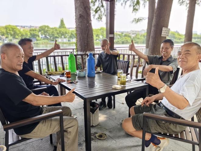 翠园社区开展便民服务活动切实为居民排忧解难