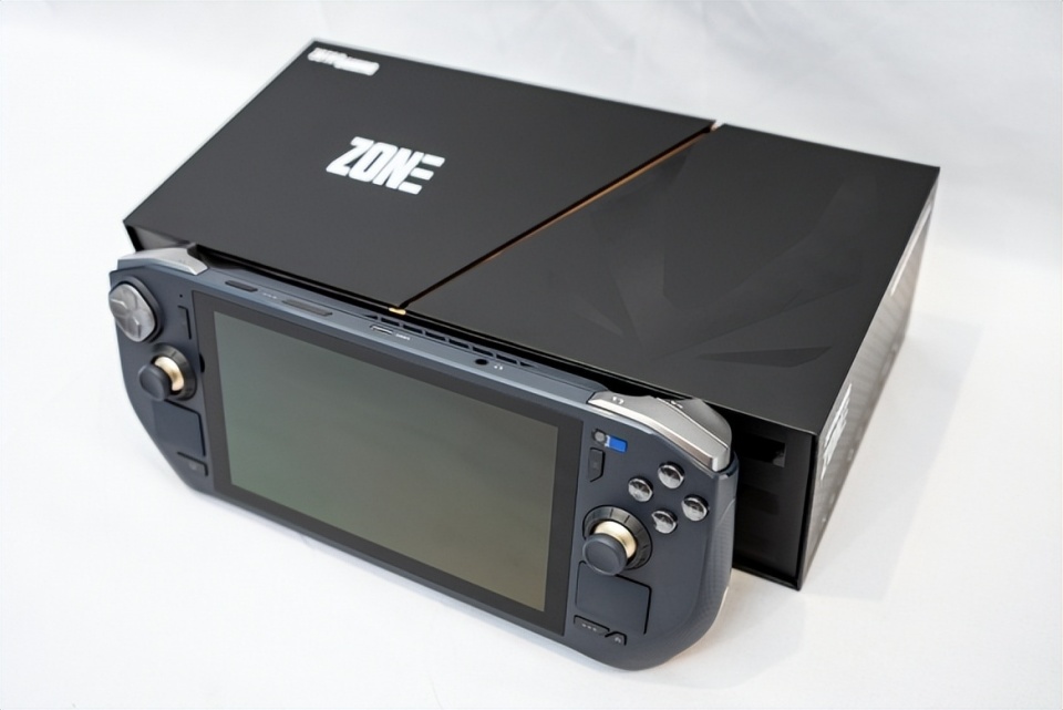 X86掌机生态的新玩家：索泰ZONE掌机首发评测