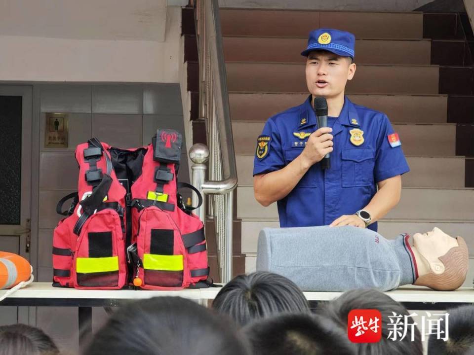 警消社联动  打造立体化未成年人暑期“防溺水”安全课堂