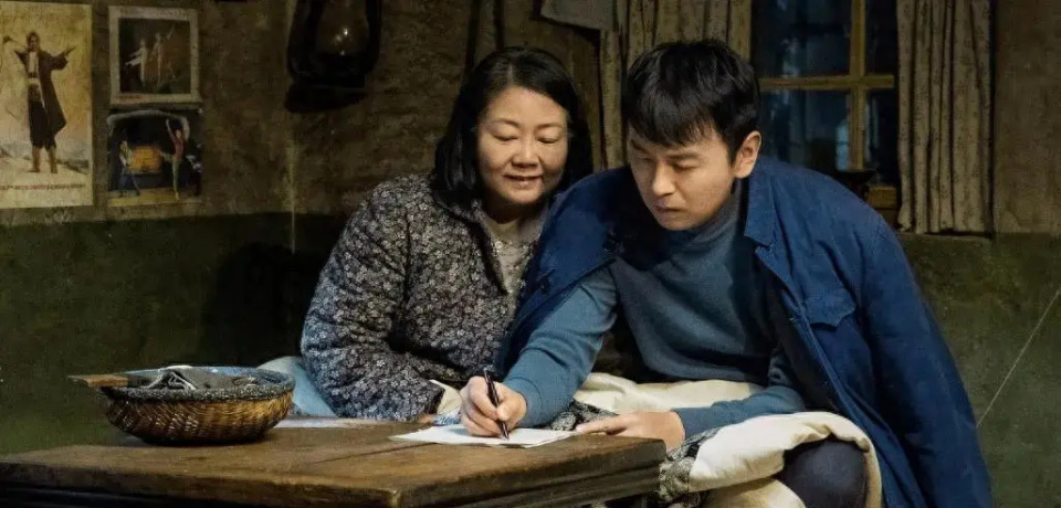 连续10天热度第1，闫妮新剧被夸：《人世间》后最好的年代剧