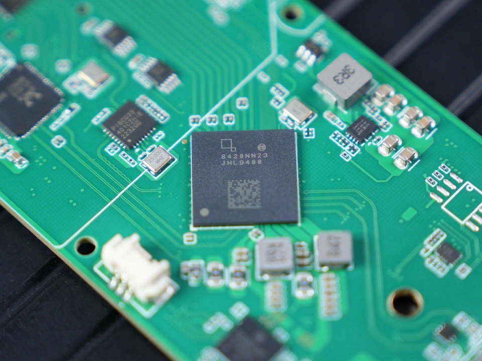 雷电 5 硬件落地，英特尔 JHL9480 主控出货 多款硬盘盒、扩展坞率先搭载