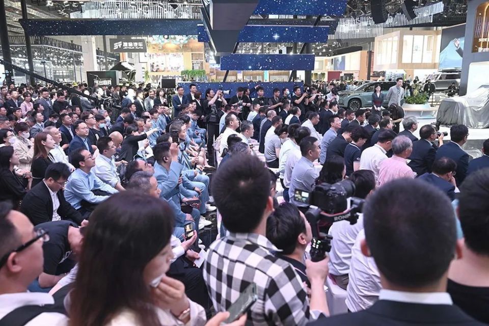 上海确认：明天开幕，持续10天！日均超10万人，人山人海预警…小米等品牌首次亮相