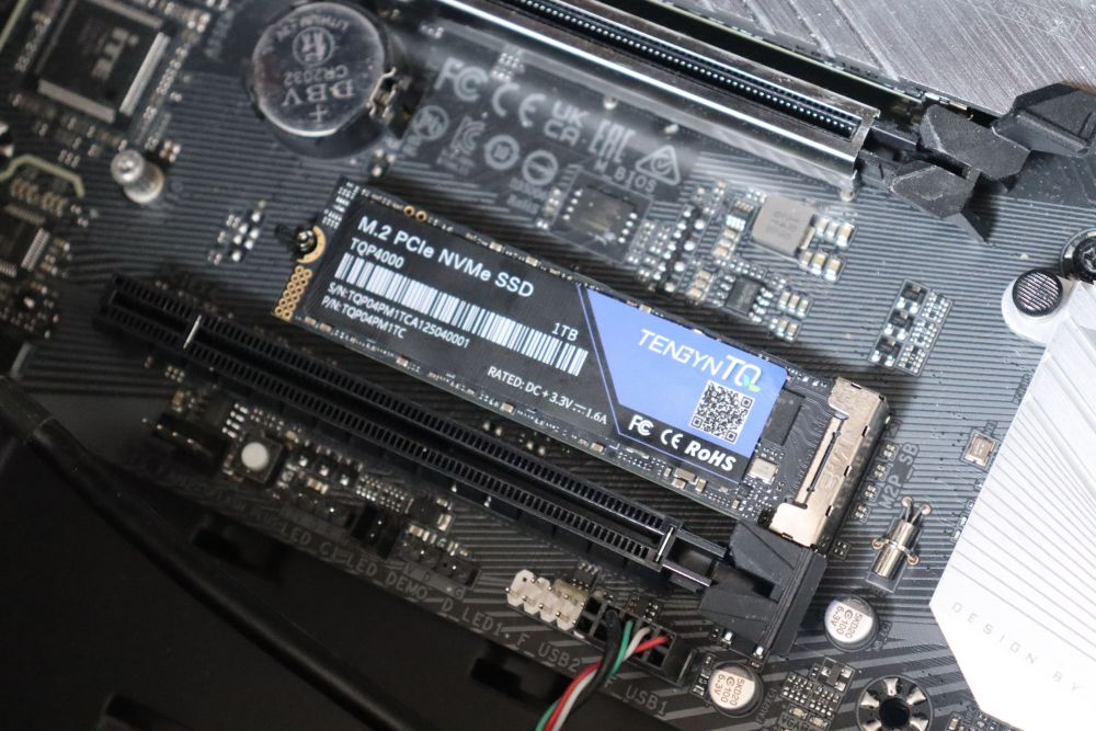 主机性能升级：技嘉B760M小雕WIFI与腾隐TQP4000高速国产固态置换