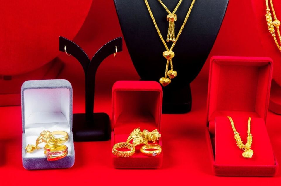 黄金价格持续走高，现在还能买吗？_腾讯新闻