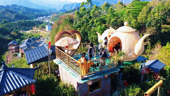 凤凰镇棋盘村：茶座小景引客来 文旅融合促振兴｜茶山｜茶舍_网易新闻