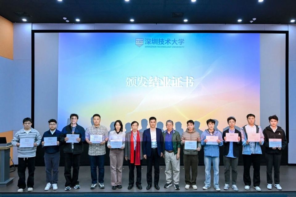 深圳这群大学生，正在科技成果“翻译官”的路上狂奔_腾讯新闻