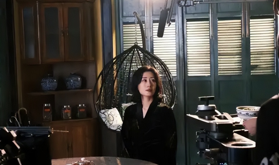 《余烬之上》中的他，是吴倩旧爱，两人的婚恋如流星般短暂_腾讯新闻