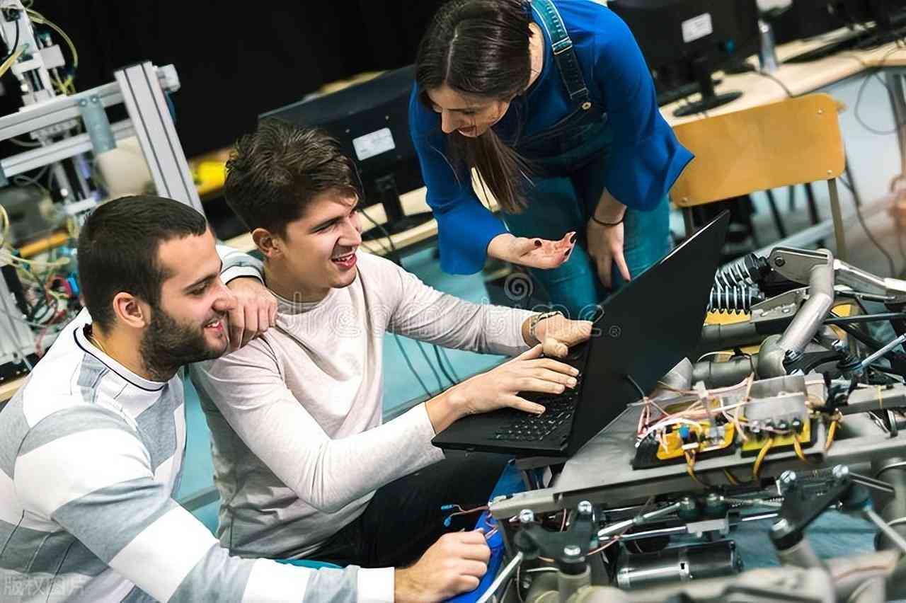 人工智能写文章：免费软件、Chat与网站一站式服务